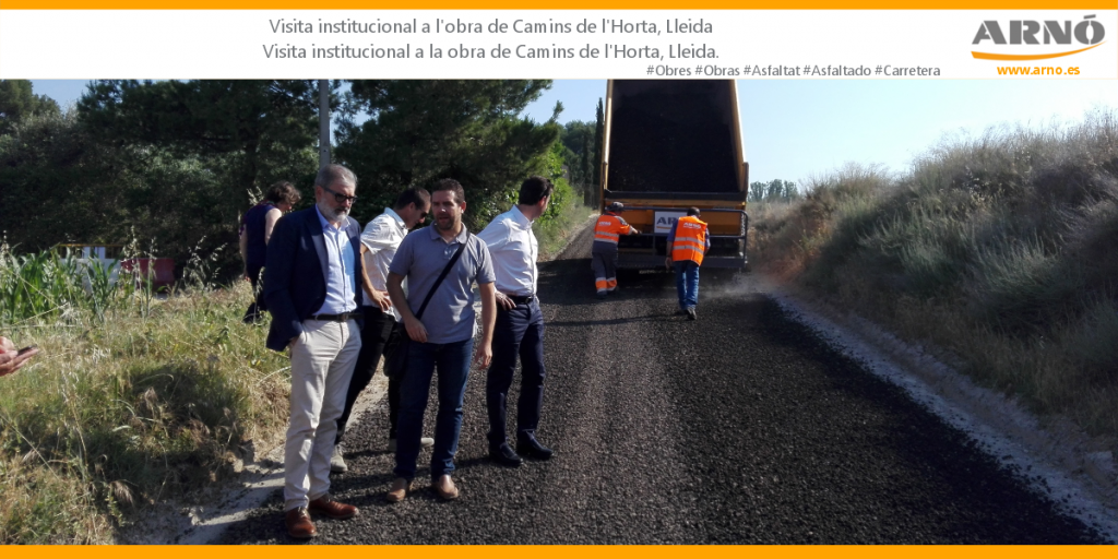 A l’obra de Camins de l’Horta (Lleida) s’ha reutilitzat l’àrid del fresat per al nou sòl. / En la obra de Camins de l’Horta (Lleida) se han reutilizado los áridos del fresado para el nuevo suelo.