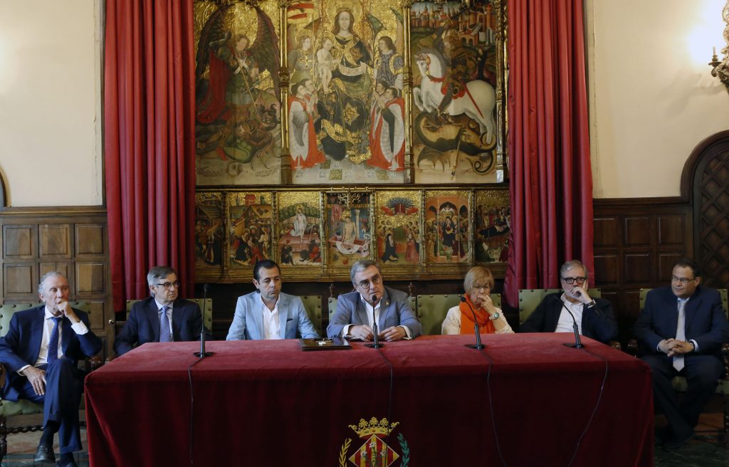 Firma contrato obras del Museo de Arte de Lleida en la Paeria con el alcalde, Angel Ros. Asisten Alexandre Perpinyà, Agustí Bordalda, Joan Albert Arqués i Josep Maria Verdú.