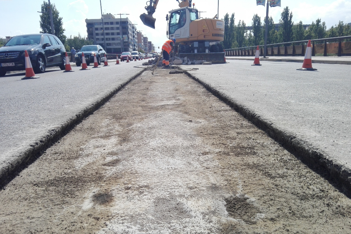 Levantamiento de mediana en el puente de la universidad, lleida. Arnó