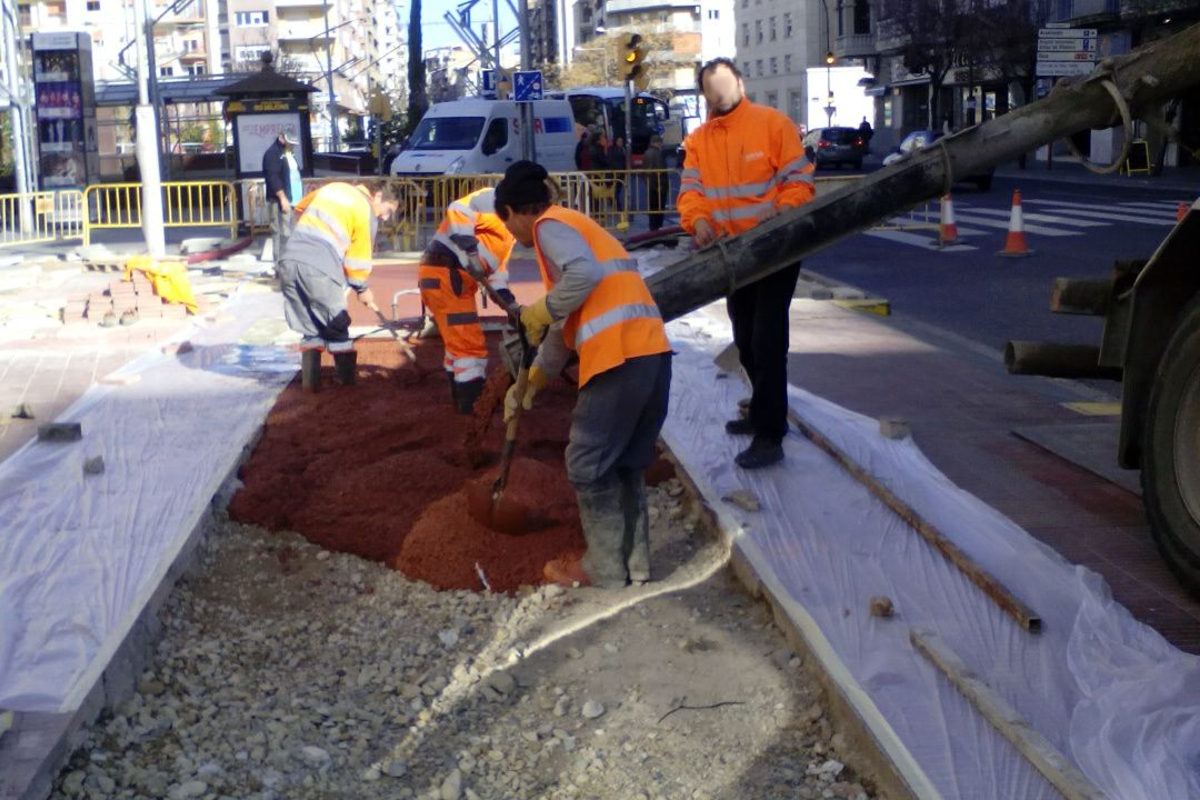 hormigón de áridos tintados para carril bici en lleida. Arnó