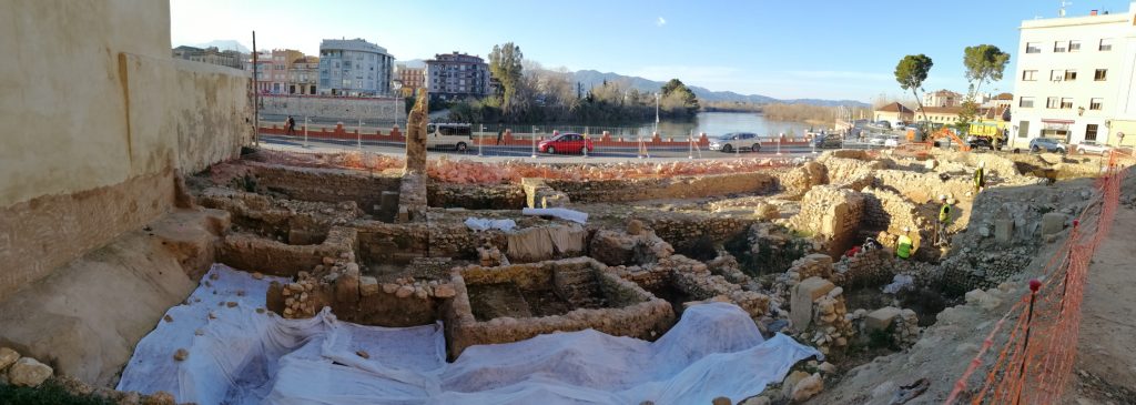 restos arqueologicos de la plaza de la catedral de tortosa-benito arno